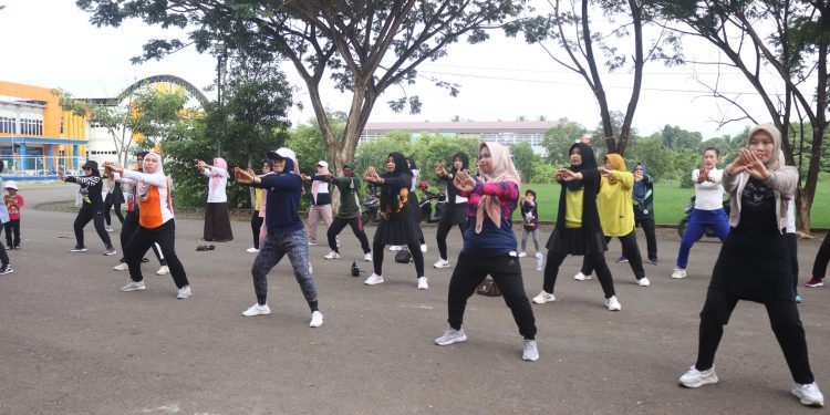 PEMKAB HSS DUKUNG GAYA HIDUP SEHAT MELALUI SENAM AEROBIC