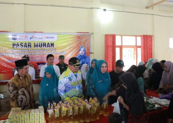DUKUNG & SUKSESKAN PASAR MURAH, PJ. KETUA TP PKK KABUPATEN HSS, TURUT HADIR DI DESA HARITI, KECAMATAN SUNGAI RAYA