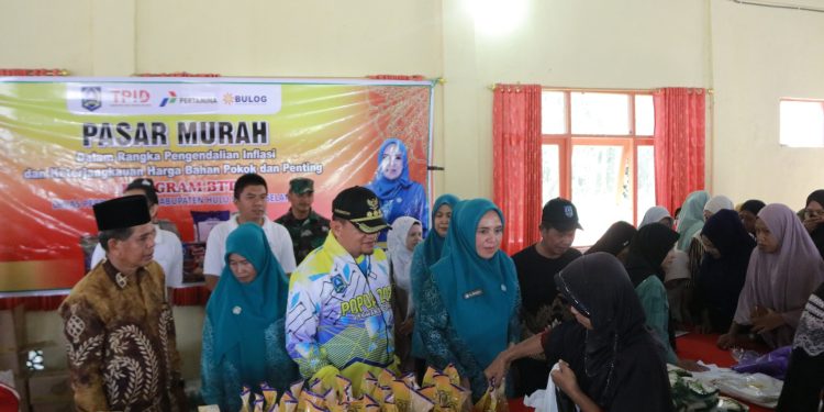 DUKUNG & SUKSESKAN PASAR MURAH, PJ. KETUA TP PKK KABUPATEN HSS, TURUT HADIR DI DESA HARITI, KECAMATAN SUNGAI RAYA