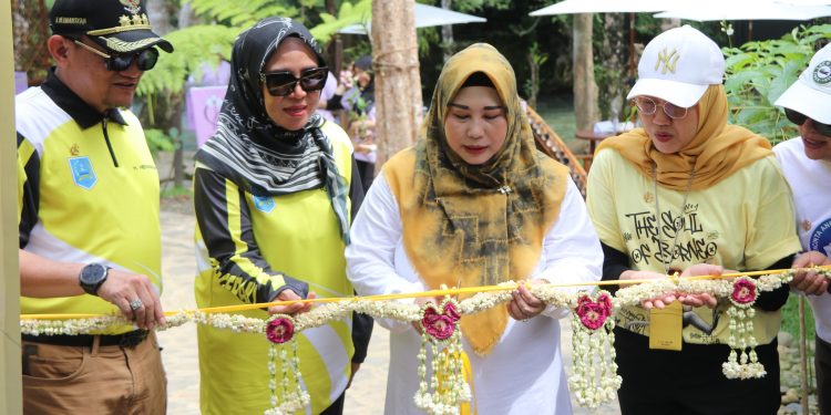 PJ BUPATI HSS HADIRI PERESMIAN KAMPUNG ANGGREK DALAM RANGKA PERINGATI HARI KEANEKARAGAMAN HAYATI