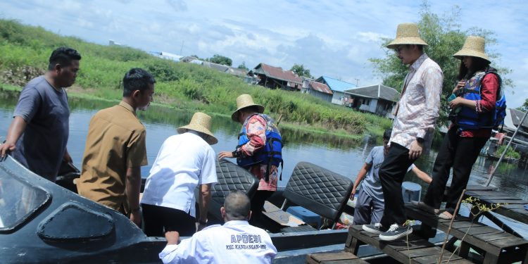 TIM KEMENPANRB DAN TIM INOVASI MELAKUKAN PENINJAUANAN LOKASI INOVASI TELAH BERKEMAS