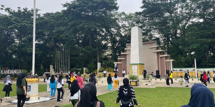 ENERGI POSITIF DALAM AEROBIC BERSAMA DI LAPANGAN LAMBUNG MANGKURAT KANDANGAN