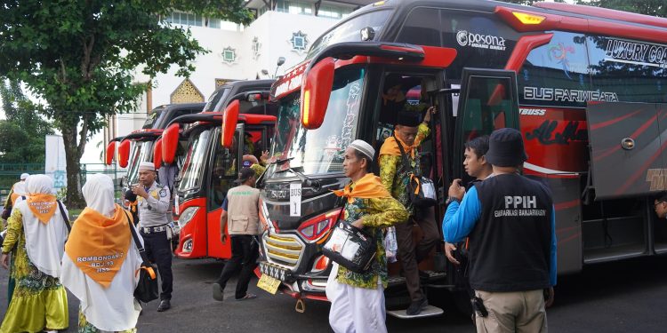 JEMAAH CALON HAJI (JCH) DARI KABUPATEN HULU SUNGAI SELATAN TIBA DI ASRAMA HAJI BANJARBARU