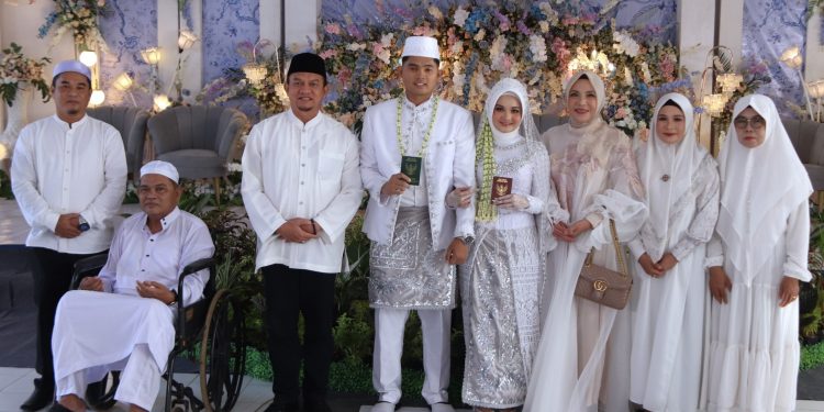 HADIRI PERNIKAHAN AJUDAN PRIBADINYA, PJ. BUPATI HSS DIDAULAT JADI SAKSI PERNIKAHAN DAN SERAHKAN MAHAR