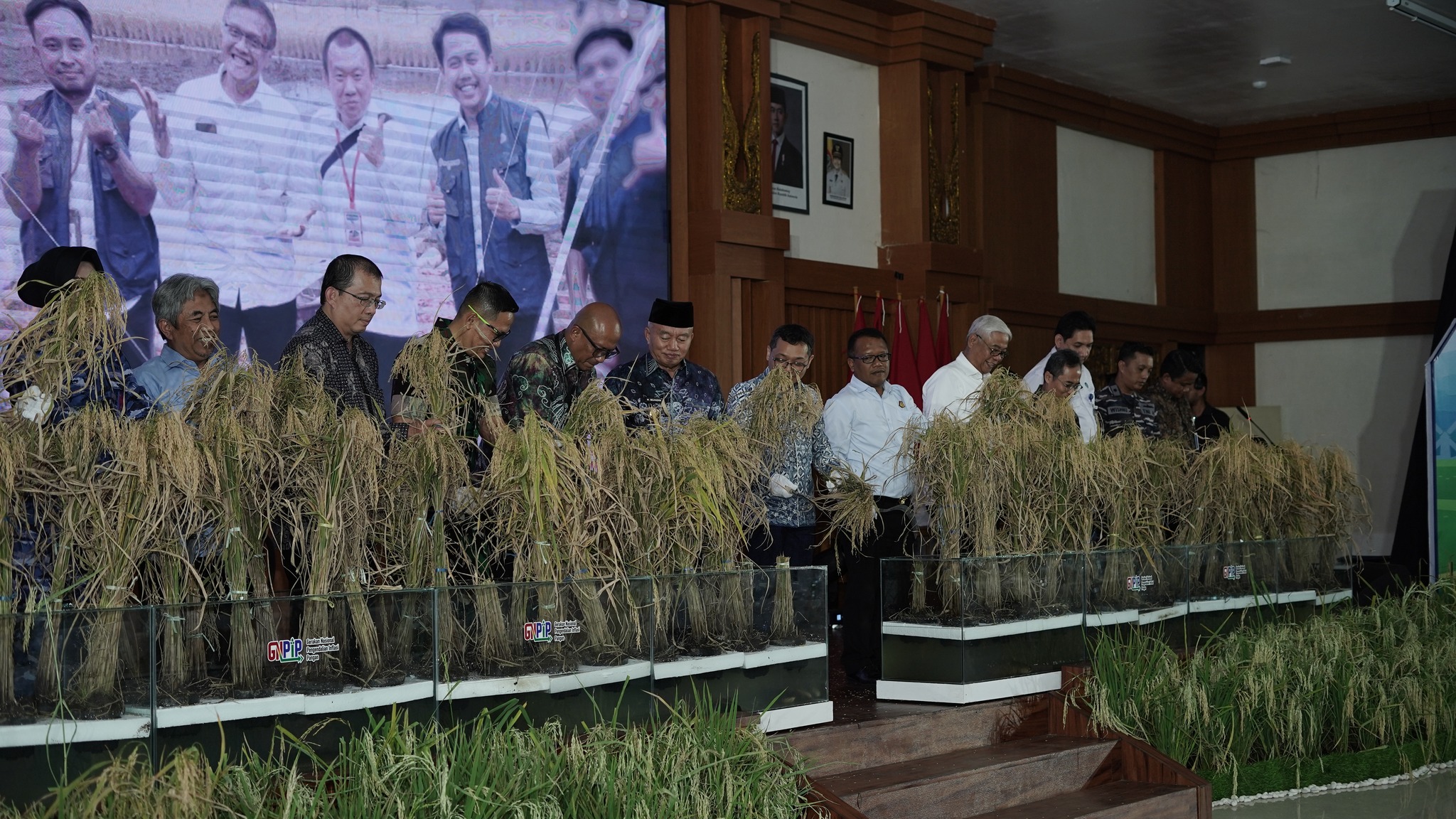 WAKIL BUPATI HULU SUNGAI SELATAN HADIRI GERAKAN NASIONAL PENGENDALIAN INFLASI PANGAN DI KALSEL