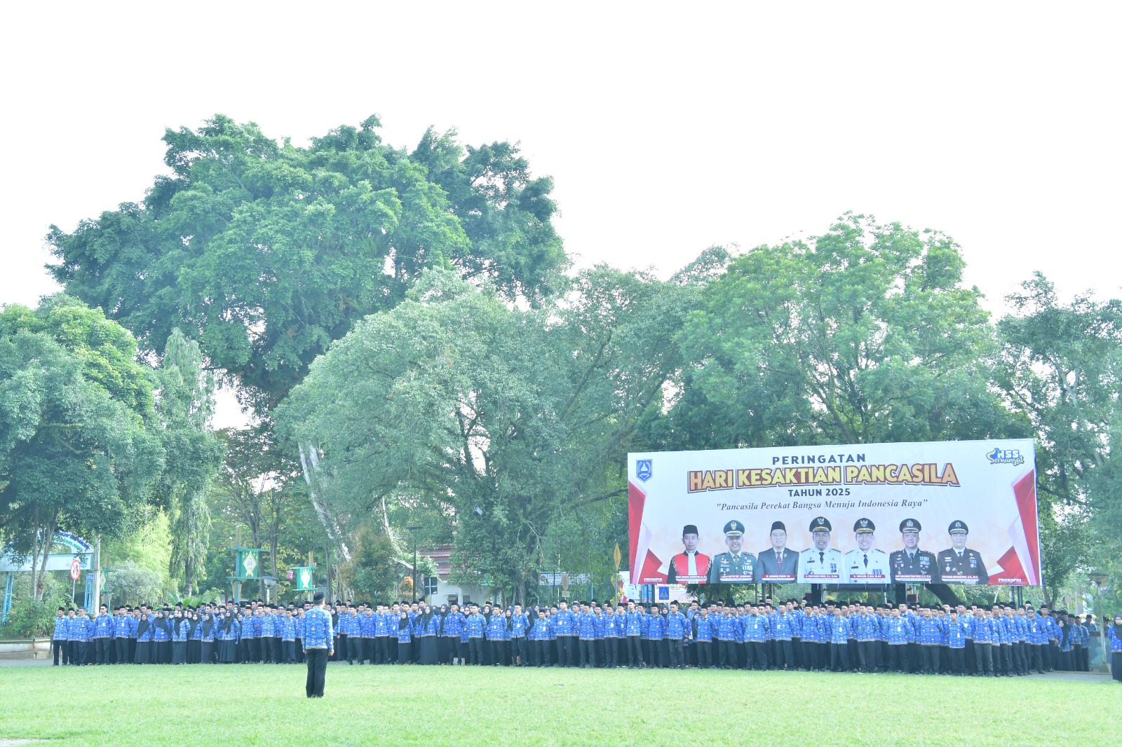 PEMKAB HULU SUNGAI SELATAN GELAR UPACARA HARI KESAKTIAN PANCASILA 2025, BUPATI AJAK GENERASI MUDA AMALKAN NILAI PANCASILA