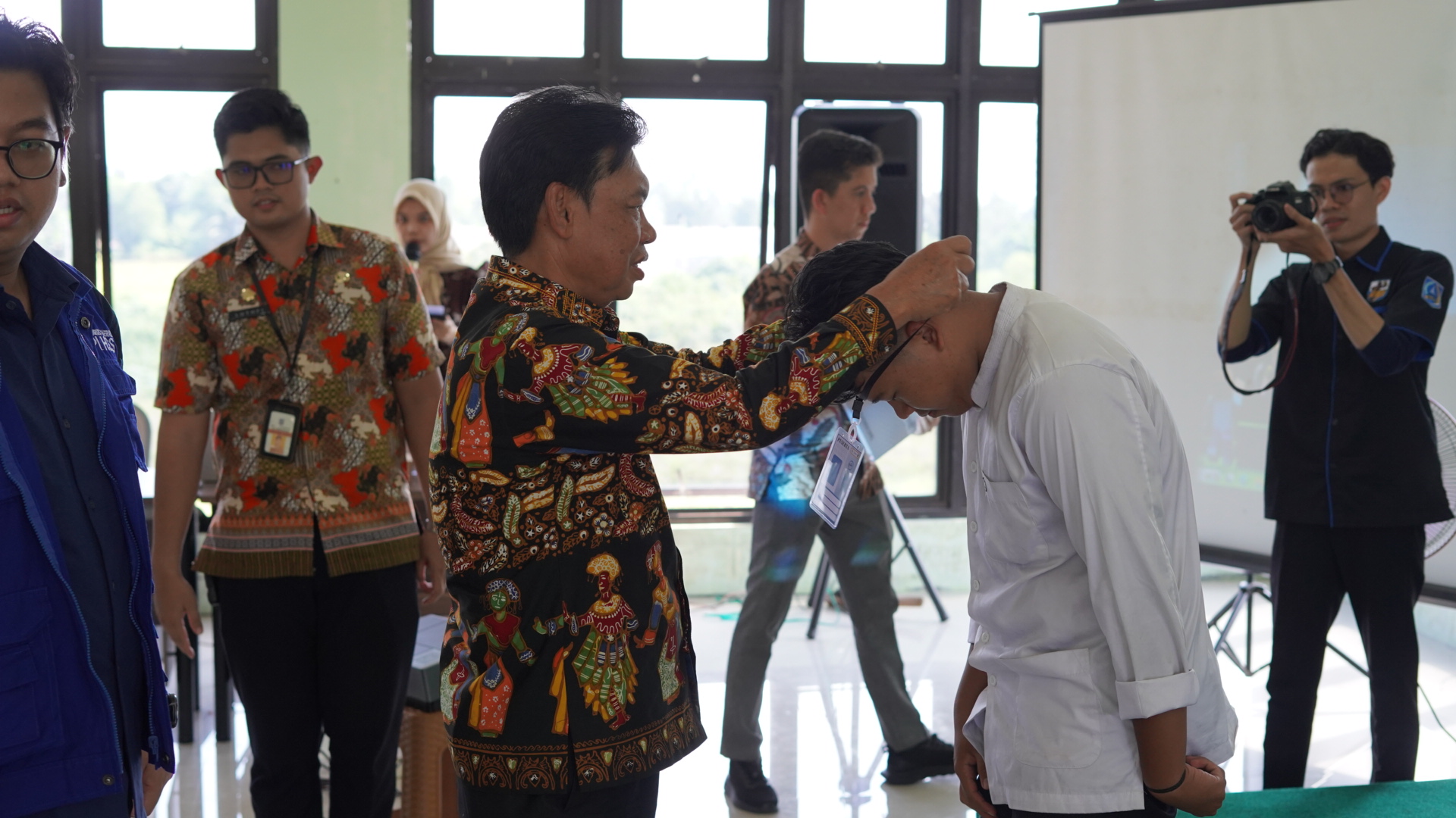 30 MAHASISWA IKUTI WORKSHOP KEPEMIMPINAN, WABUP HSS TEKANKAN PERAN PEMUDA DI MASA DEPAN