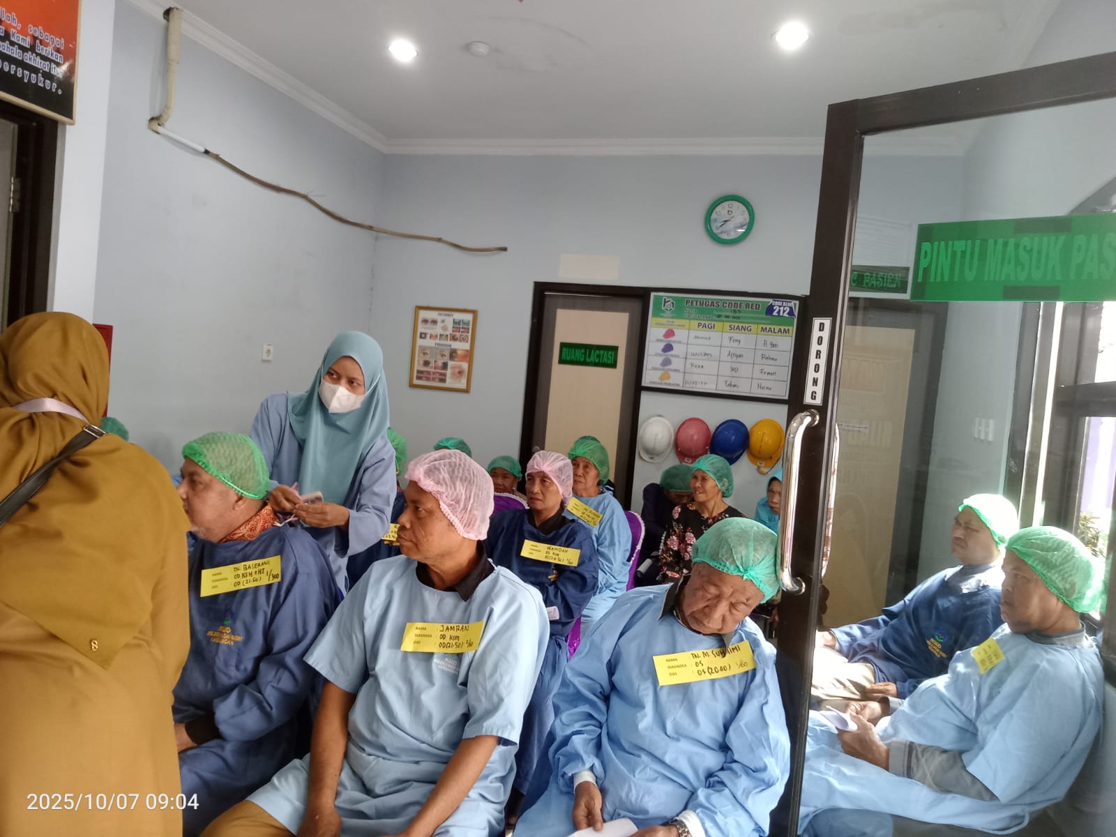HARI KESEHATAN NASIONAL KE-61, DINAS KESEHATAN GELAR BAKTI SOSIAL OPERASI KATARAK DI RSUD BRIGJEND H. HASAN BASRY KANDANGAN