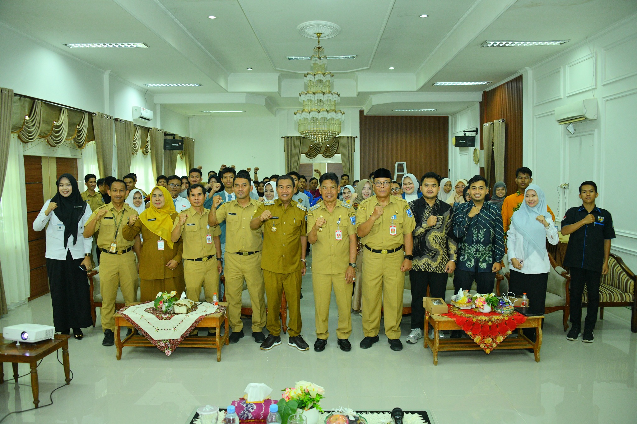 BUPATI HSS MOTIVASI PESERTA DIKLAT KEPEMUDAAN UNTUK RAIH CITA-CITA DAN JADI PEMBAWA PERUBAHAN