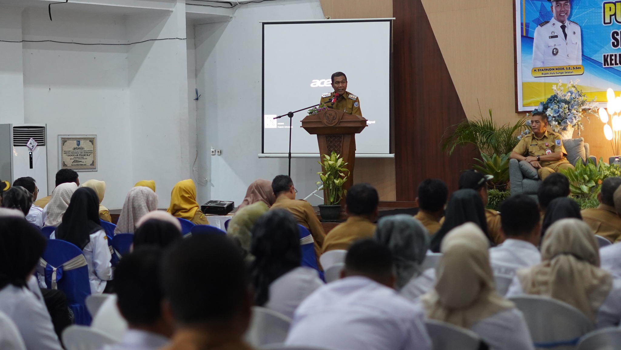 BUPATI HSS BUKA BIMTEK PUSKESOS-SLRT UNTUK PERKUAT PELAYANAN SOSIAL DI DAERAH