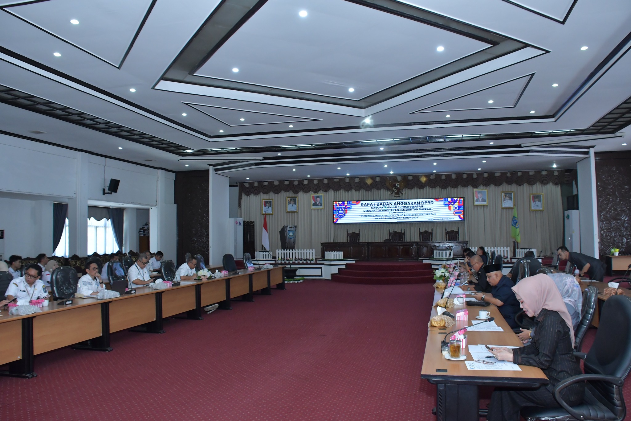 SEKDA HSS HADIRI RAPAT PEMBAHASAN RANPERDA APBD TAHUN 2026