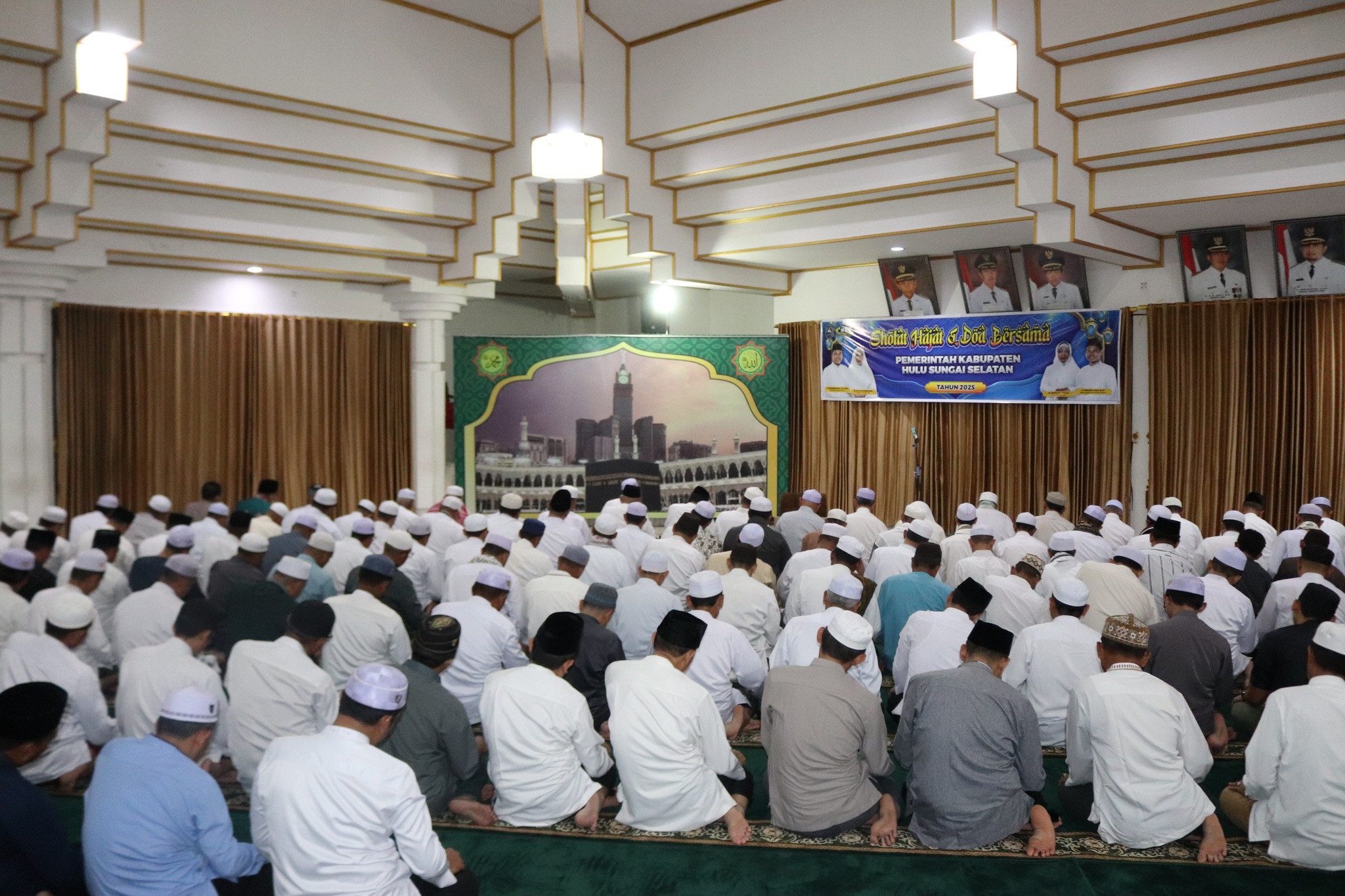 PEMKAB HSS GELAR SHOLAT HAJAT DAN DOA BERSAMA, ERATKAN SILATURRAHMI ULAMA & UMARA