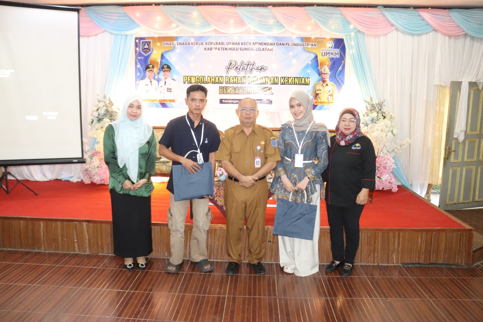 DINASKERKOP UKMP HSS BUKA PELATIHAN PENGOLAHAN MAKANAN KEKINIAN DARI BAHAN LOKAL