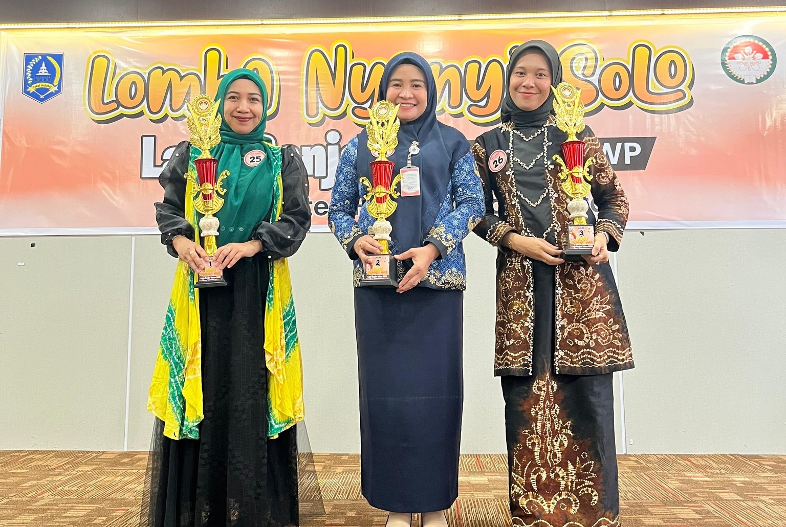 SUARA TERBAIK BERADU DI LOMBA NYANYI SOLO LAGU BANJAR, DWP HSS TETAPKAN PARA JUARA