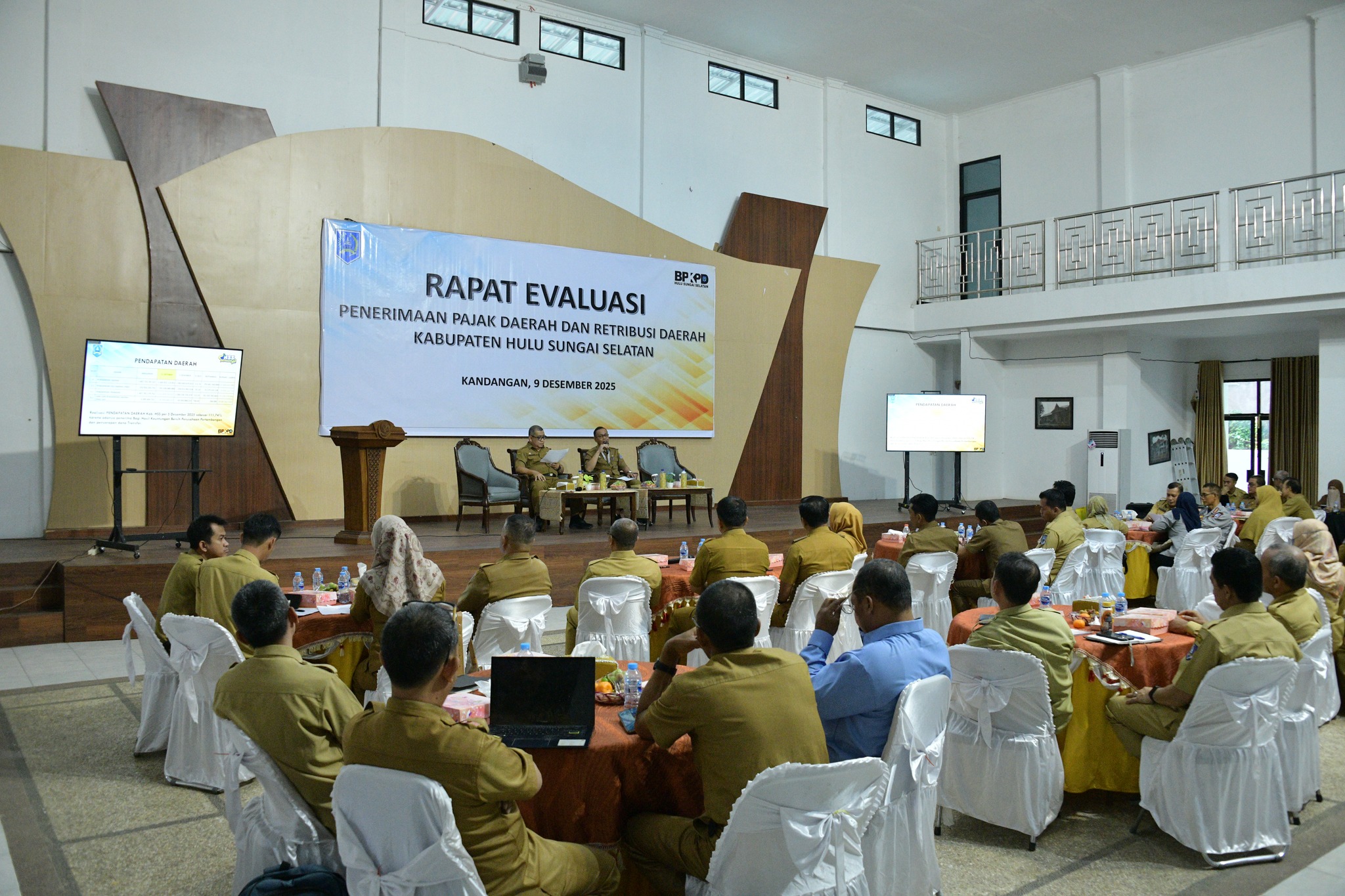 RAPAT EVALUASI PAJAK DAN RETRIBUSI, SEKDA HSS DORONG OPTIMALISASI PAD