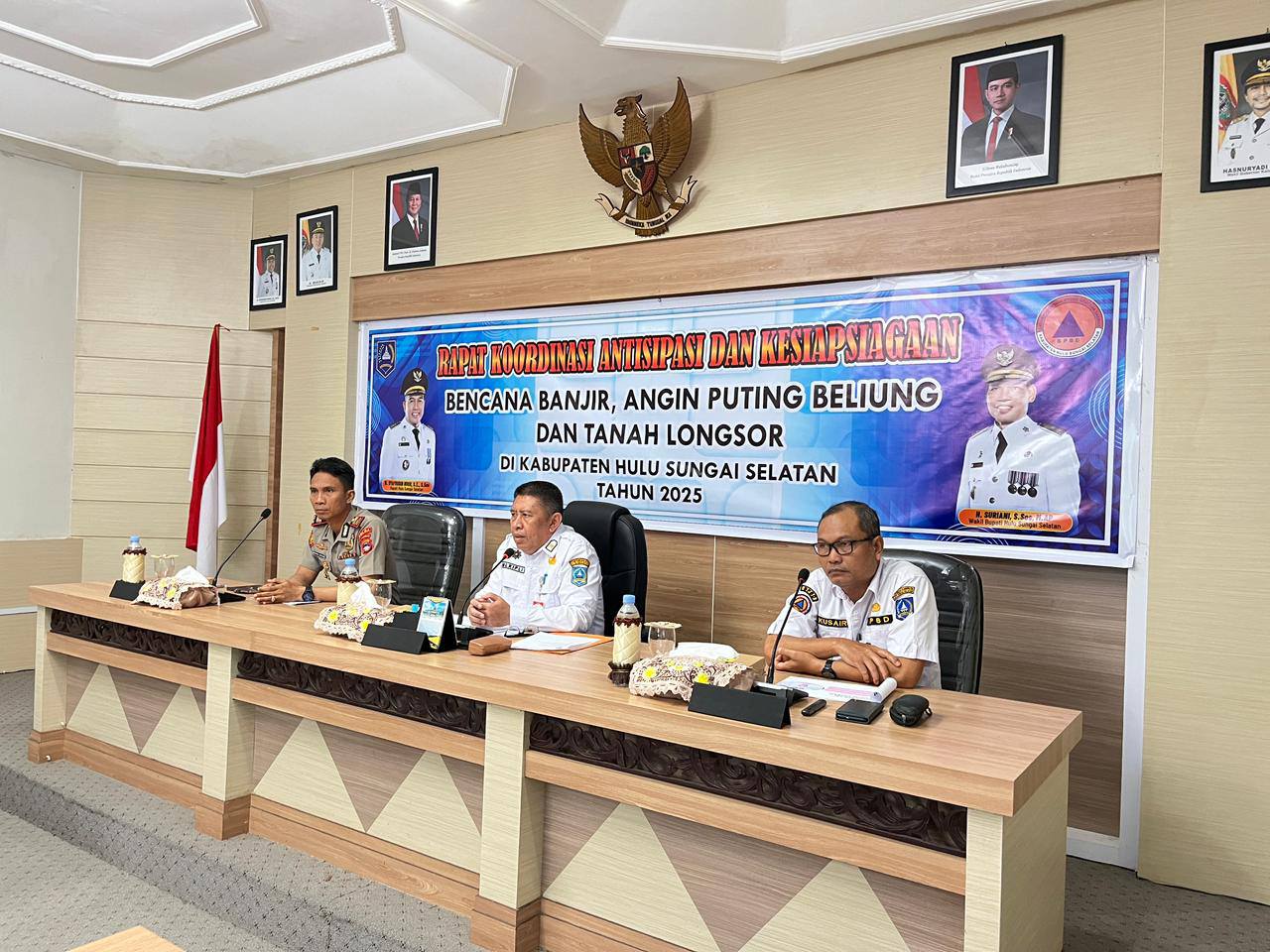 PEMKAB HSS PERKUAT KESIAPSIAGAAN HADAPI MUSIM HUJAN LEWAT RAPAT KOORDINASI BENCANA