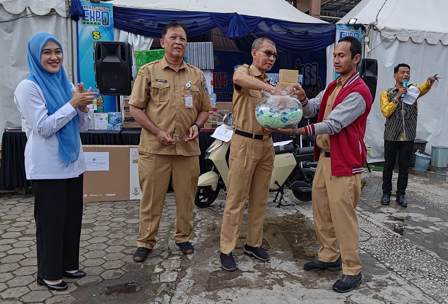 HARI TERAKHIR HSS UMKM EKSPO 2025, PANITIA UNDI DOORPRIZE DAN UMUMKAN STAND TERBAIK