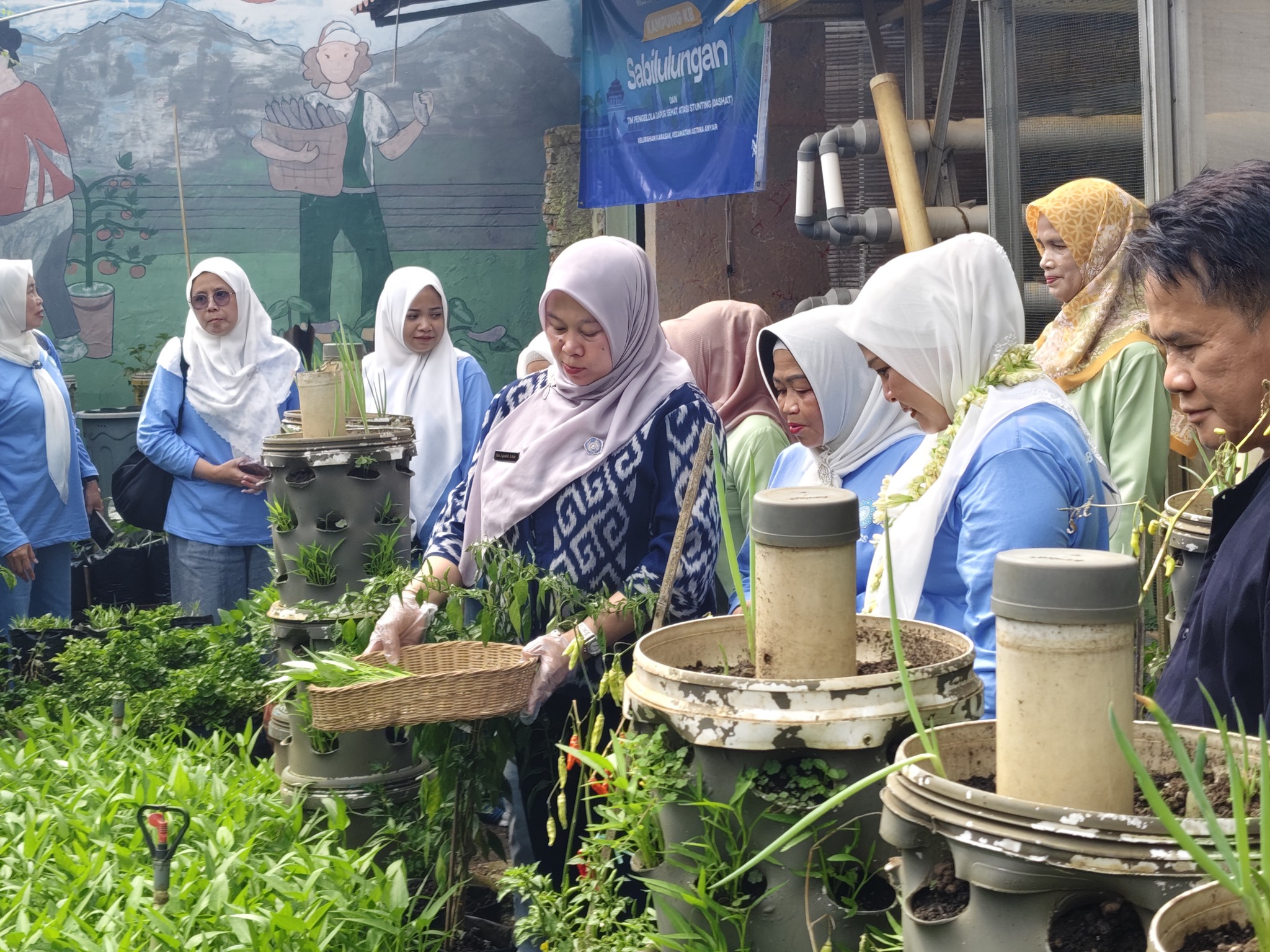 TP PKK KABUPATEN HSS TINGKATKAN KAPASITAS KADER MELALUI KUNJUNGAN KERJA DAN STUDI TIRU KE BANDUNG DAN JAKARTA