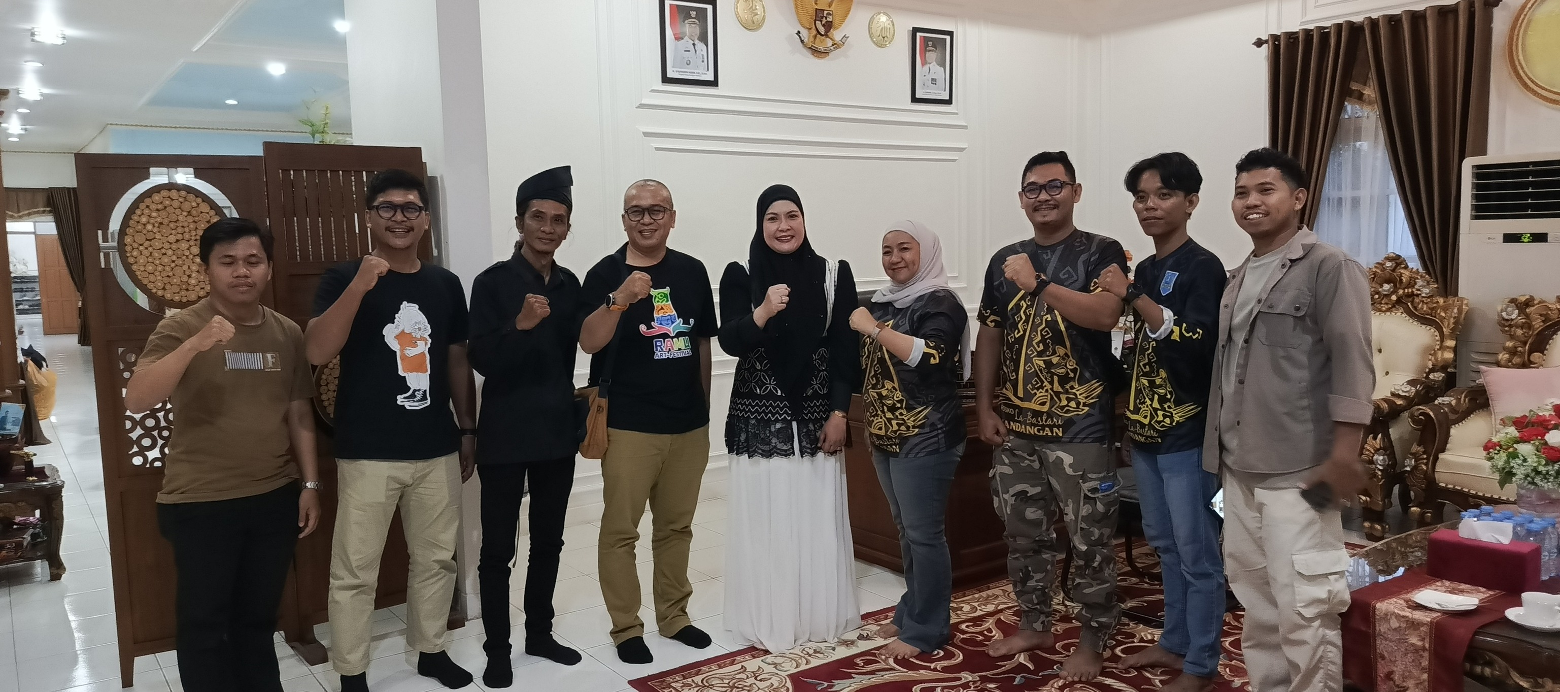 PEMKAB HSS APRESIASI DAN DUKUNG MENTALITY PERFORMANCE DALAM RAMU ART FESTIVAL 2025