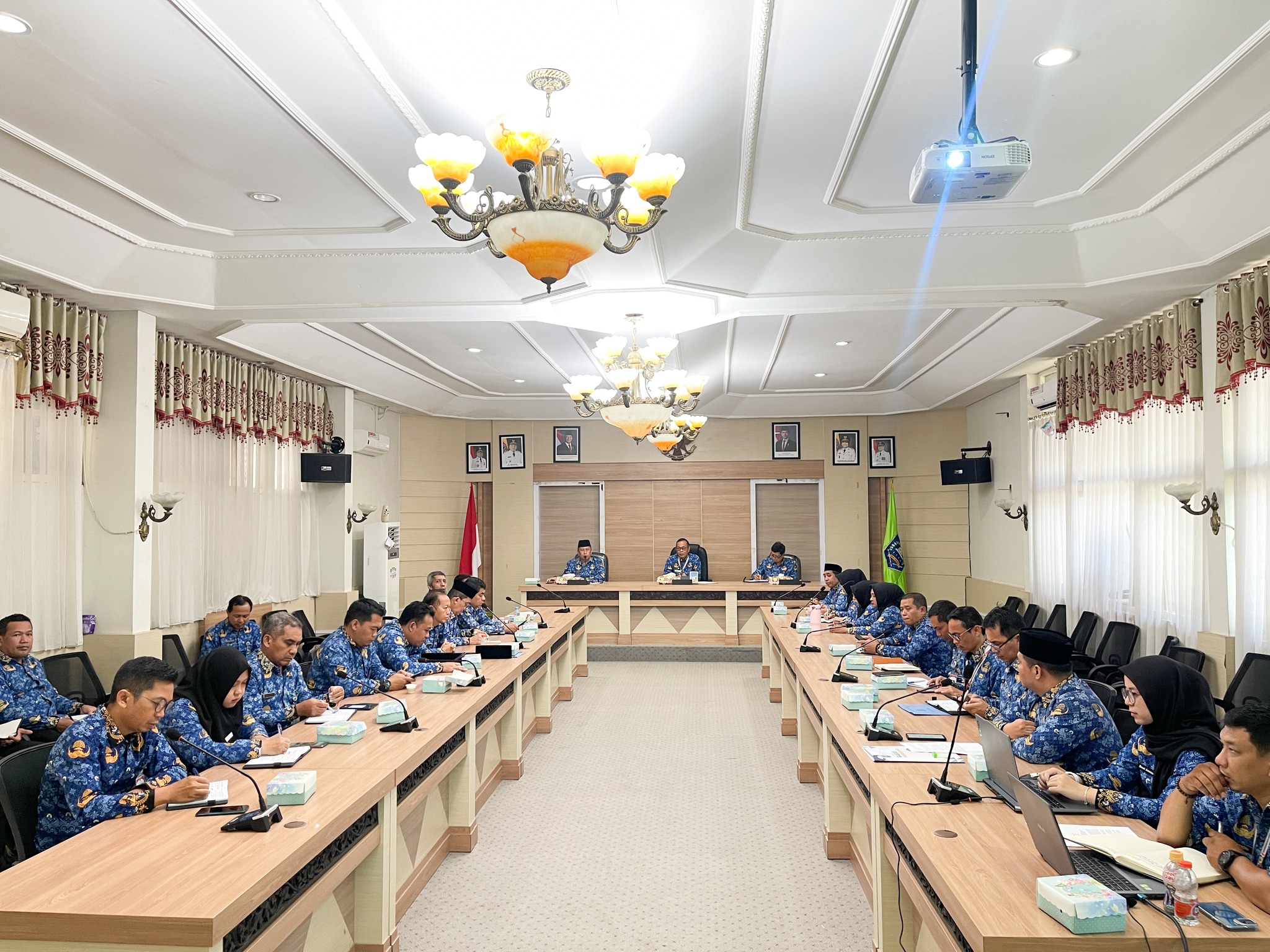 SEKDA HSS PIMPIN RAPAT PERSIAPAN PENANGGUNG JAWAB PROGRAM STRATEGIS NASIONAL