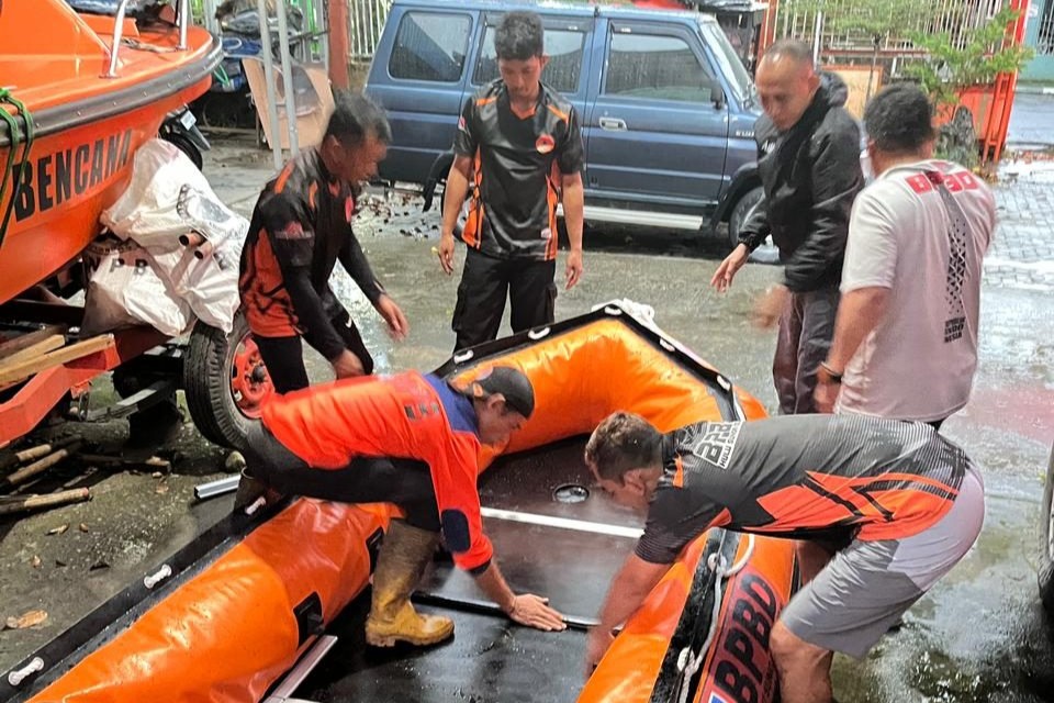 DEBIT AIR BENDUNGAN MALUTU MELAMPAUI BATAS NORMAL, MASYARAKAT BANTARAN SUNGAI DIMINTA WASPADA
