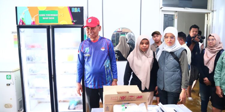 WAKIL BUPATI HSS PASTIKAN PELAYANAN KESEHATAN TETAP BERJALAN DI TENGAH BANJIR