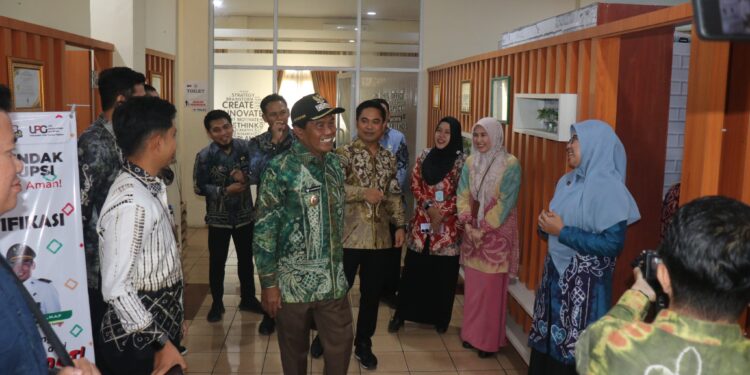 BUPATI HSS TINJAU OPD PASCA PERUBAHAN NOMENKLATUR, PASTIKAN PELAYANAN PUBLIK TETAP OPTIMAL