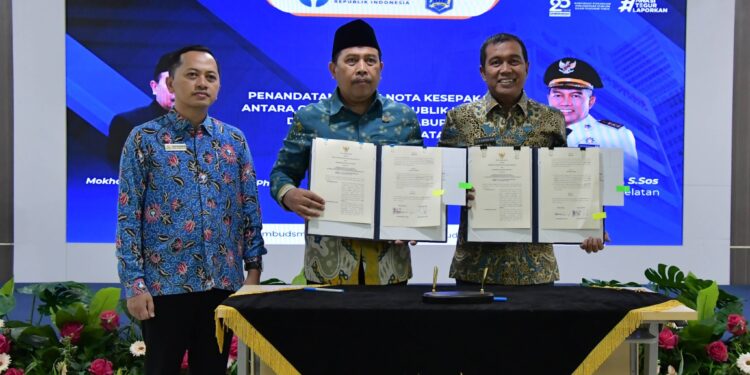 BUPATI HSS TEKEN KERJA SAMA DENGAN OMBUDSMAN RI, PERKUAT KOMITMEN PELAYANAN PUBLIK BERSIH.