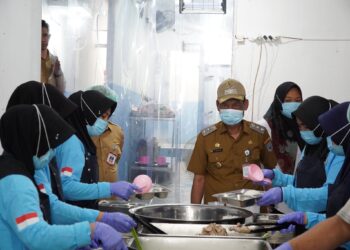 WAKIL BUPATI HSS TINJAU DUA SPPG DI KECAMATAN DAHA SELATAN