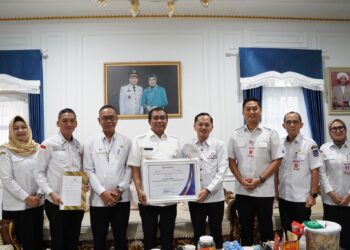 PEMKAB HSS RAIH OPINI KUALITAS TINGGI, OMBUDSMAN RI SERAHKAN HASIL PENILAIAN PELAYANAN PUBLIK 2025