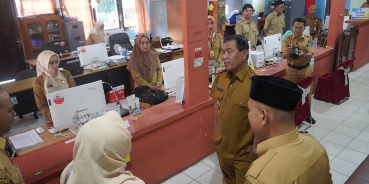 BUPATI HSS TINJAU SEJUMLAH ASET DAERAH UNTUK PENATAAN PERKANTORAN