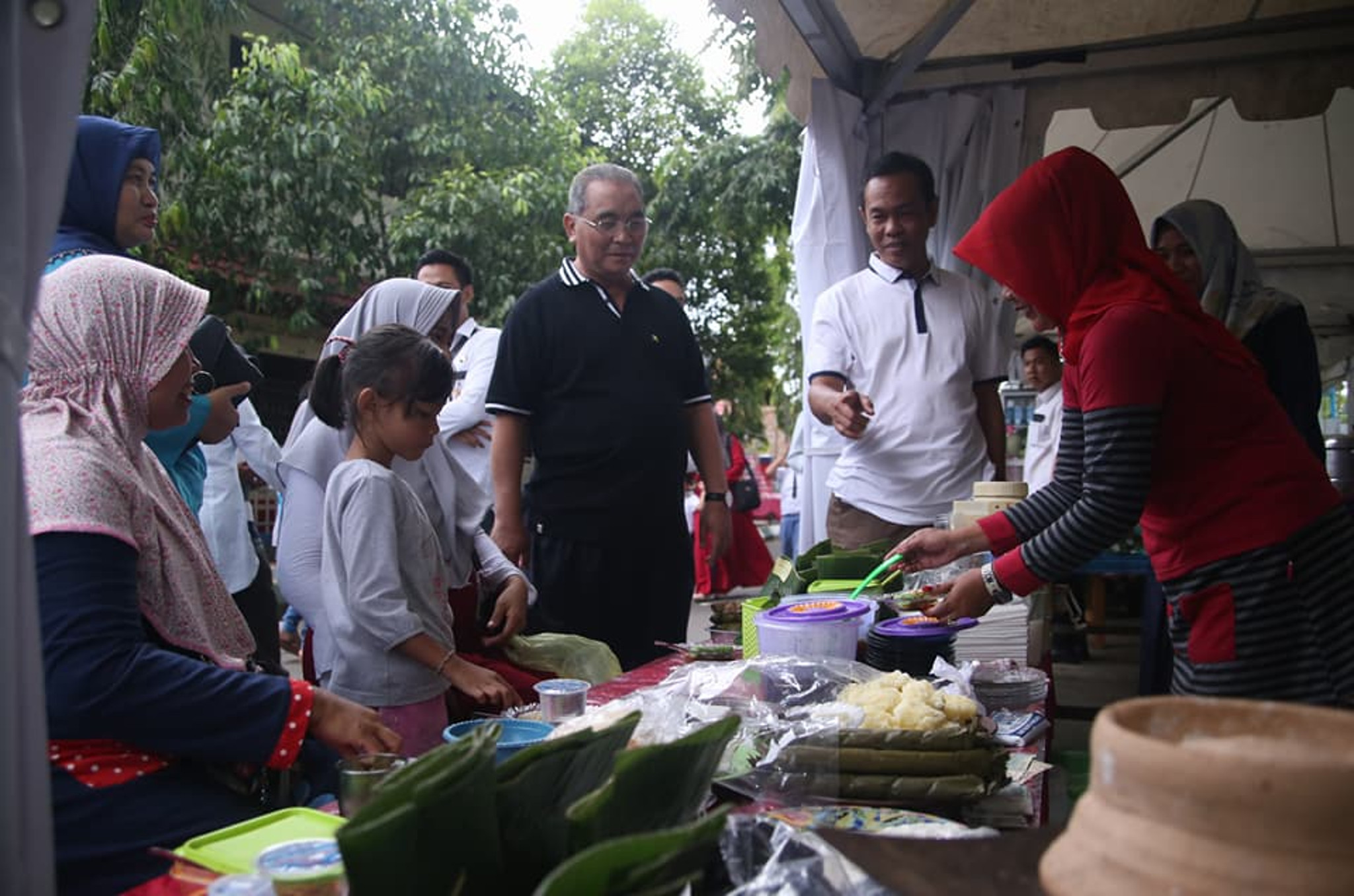 Bupati HSS Meninjau Wilayah Kuliner SEHATI di seputaran HSS EXPO