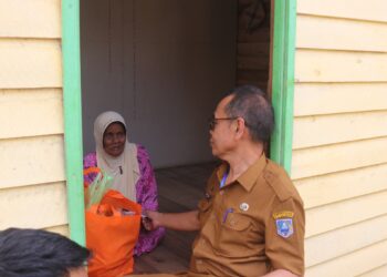 SEKDA KAB. HSS KUNJUNGI LANSIA ASUHNYA