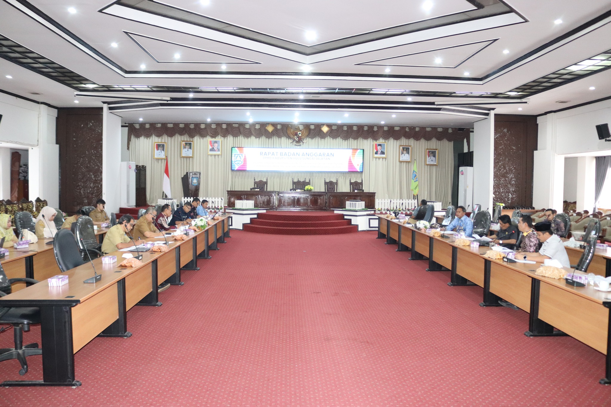 BANGGAR DPRD HSS DAN TAPD SEPAKATI PENYESUAIAN APBD 2026 PASCA EVALUASI GUBERNUR