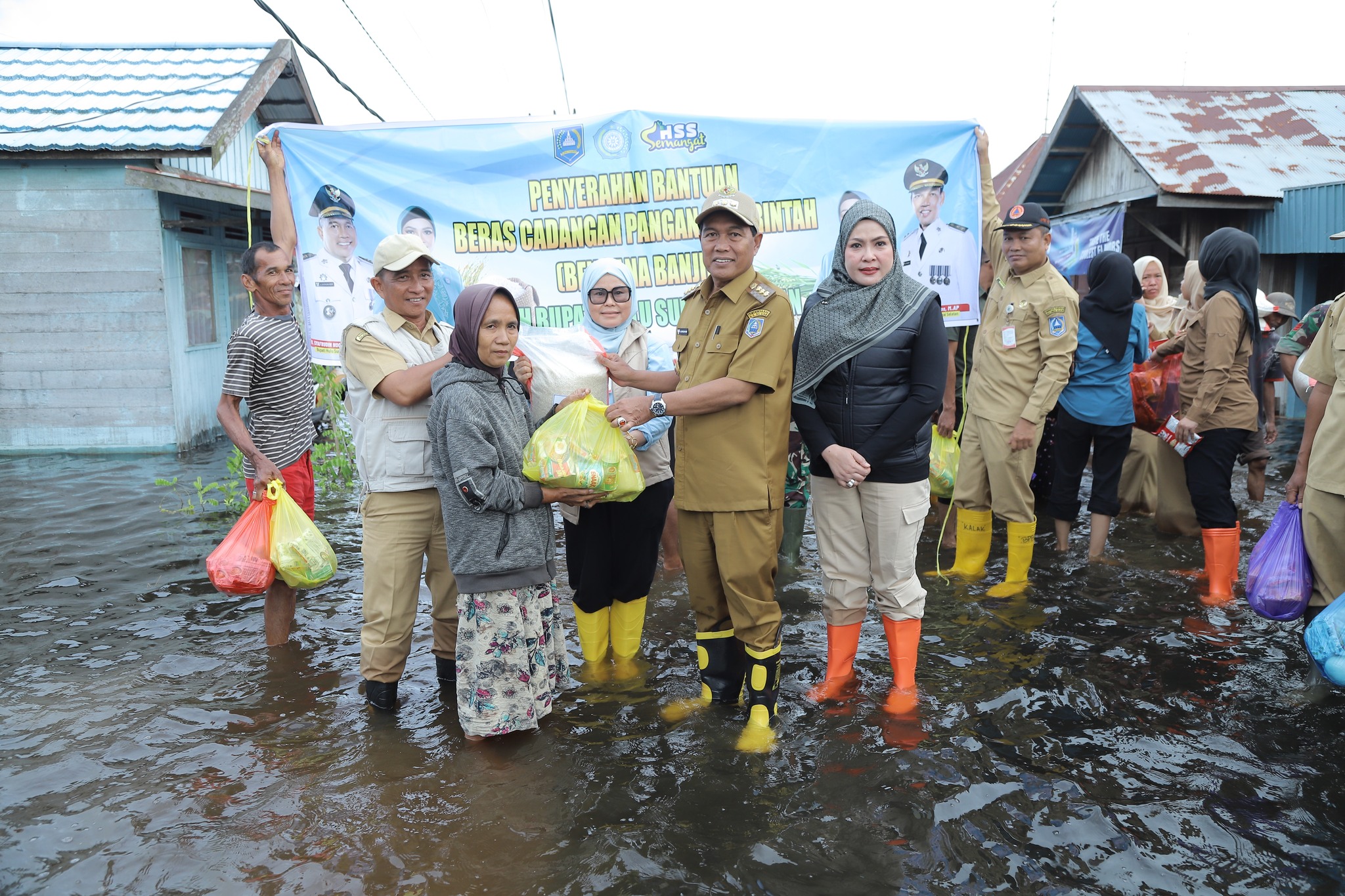 WARGA DESA BALIMAU SAMPAIKAN TERIMA KASIH DAN RASA SYUKUR ATAS KUNJUNGAN BUPATI HSS