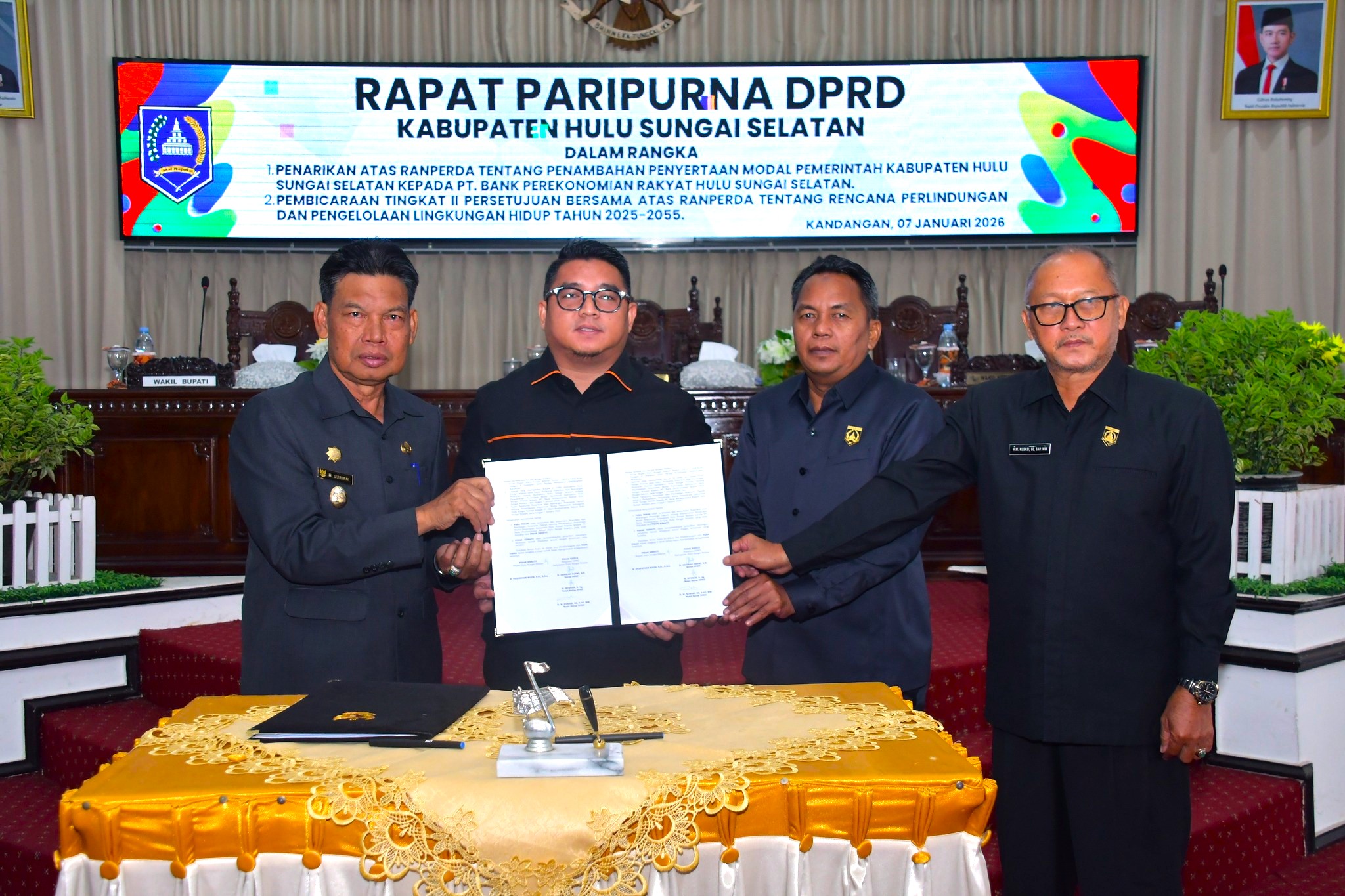 WABUP HSS HADIRI PARIPURNA PERSETUJUAN RANPERDA RPPLH TAHUN 2025 SAMPAI 2055