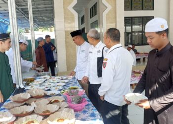 SEKDA KUNJUNGI SAPRAH AMAL PONPES DARUL ULUM : BANYAK TOKOH DAN WARGA ANTUSIAS DATANGI KEGIATAN