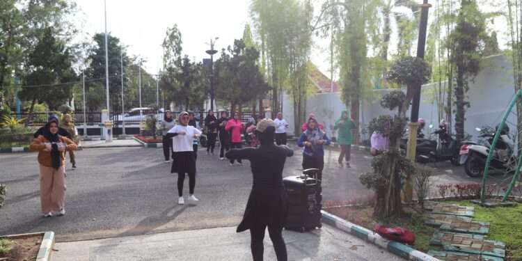 GOW KABUPATEN HSS GELAR SENAM SEHAT BERSAMA UNTUK PERERAT SILATURAHMI ANTARORGANISASI WANITA.